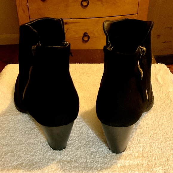 JUSTFAB BLACK & BROWN Western Style Loana Faux Suede Stacked Heel BootS. Sz-10 - Picture 9 of 12